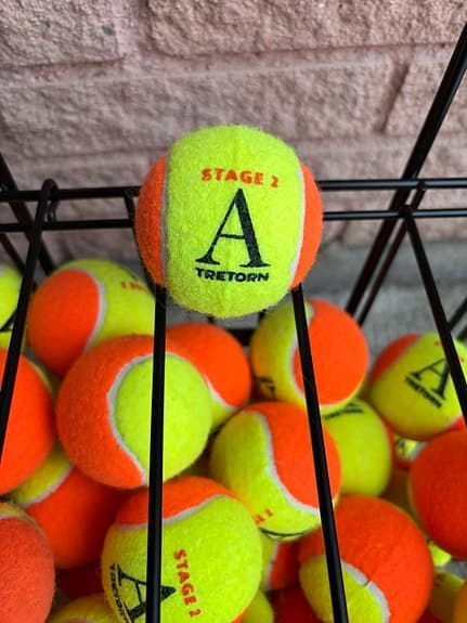 Babolat bollkorg och tretorn orange bollar (stsge 2)