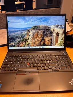 Lenovo laptop 15" Intel Core i7 16 GB RAM svart