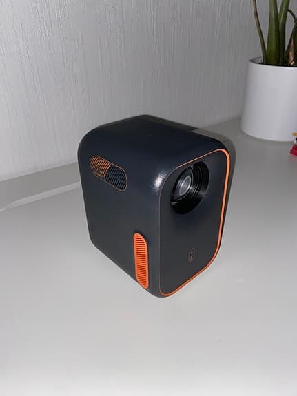 Ny projektor säljes pga inte används