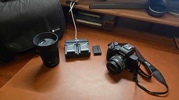 Canon EOS M50 Mark II. med org objektiv + Sigma objektiv + 3x batterier + väska