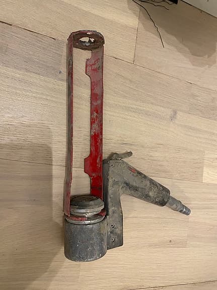 Okänd tryckluftspistol med hållare