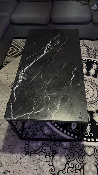 Ikea soffbord svart marmormönstrad skiva metallstativ