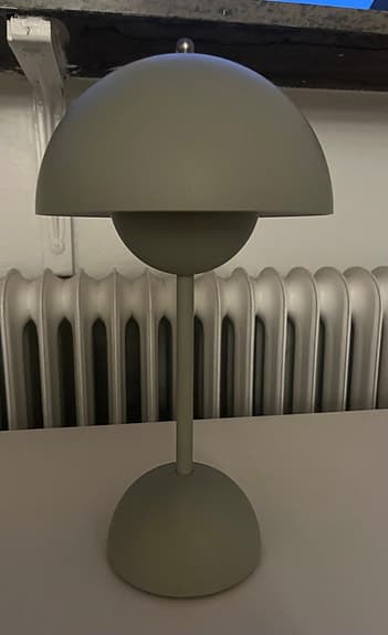 &Tradition Flowerpot bordslampa grå