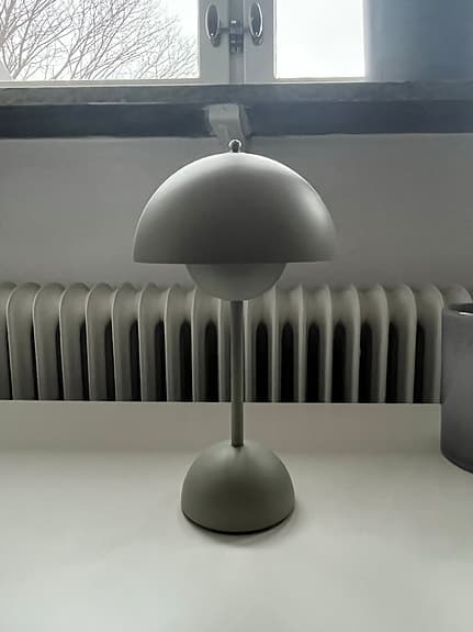 &Tradition Flowerpot bordslampa grå