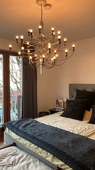 Flos 2097/30 i krom, formgiven av Gino Sarfatti