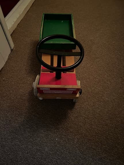 BRIO gåbil med släp trä röd grön