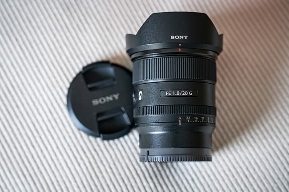 Sony FE 20mm F1.8 G includes UV filter
