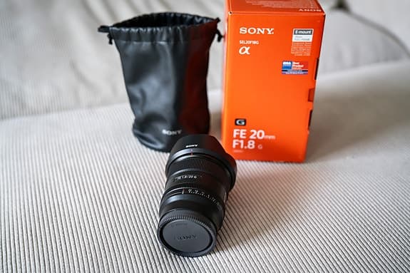 Sony FE 20mm F1.8 G includes UV filter
