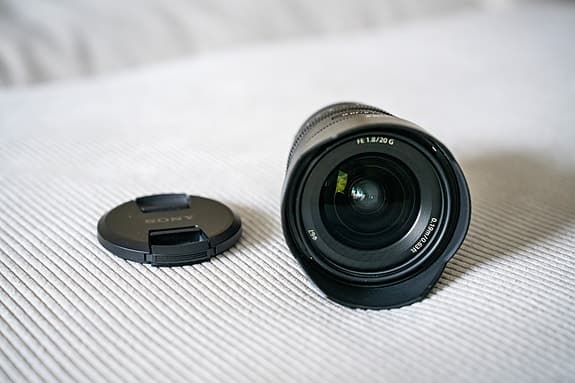 Sony FE 20mm F1.8 G includes UV filter