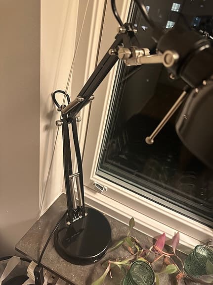 Skrivbordslampa från IKEA – svart