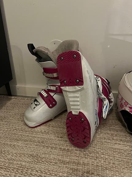 Nordica pjäxor 275 mm och Zola skid- och snowboardhjälm vit