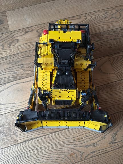 LEGO Technic 42131 - CAT D11 Bulldozer
