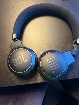 JBL Live 670NC on-ear hörlurar svart