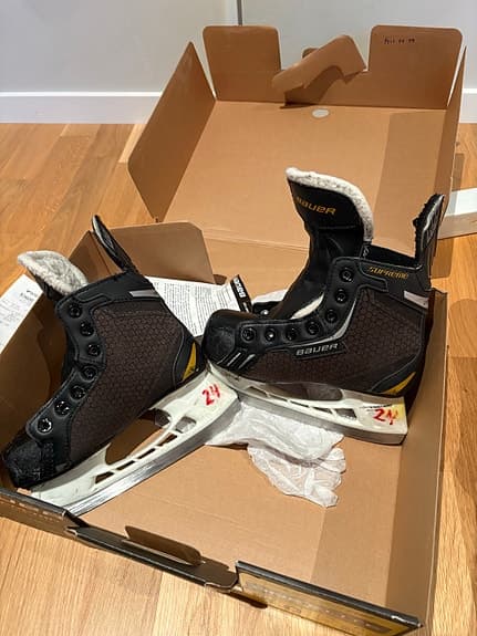 Bauer Supreme One Elite ishockeyskridskor junior svart storlek Y12R