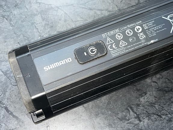 Shimano BT-E8036 batteripack för elcykel 630 Wh svart