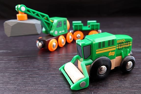 🟢 BRIO 2-pack: Kranbil 33698 (magnet)🏗️ + Skördetröska 33407 🚜