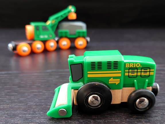 🟢 BRIO 2-pack: Kranbil 33698 (magnet)🏗️ + Skördetröska 33407 🚜