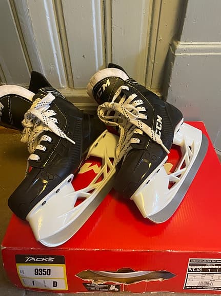 CCM Tacks ishockeyskridskor barn storlek 33 svart