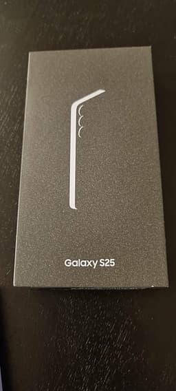Samsung Galaxy S25 NY, olåst, skal, kvitto och skärmskydd ingår