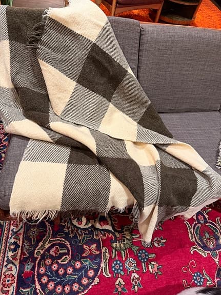 Pläd/ filt rutmönstrad i ull