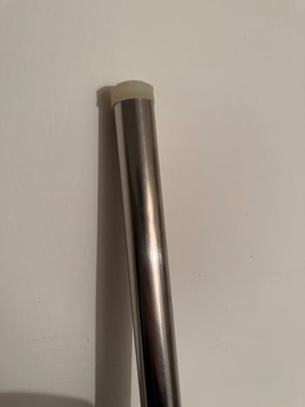 Stabil. Flexibel stång för gardiner / draperi / duschdraperi. 100-175 cm.