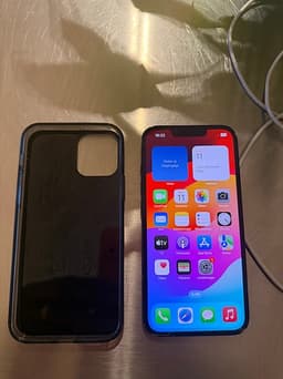 Apple iPhone 14 mobiltelefon 128 GB i svart färg.