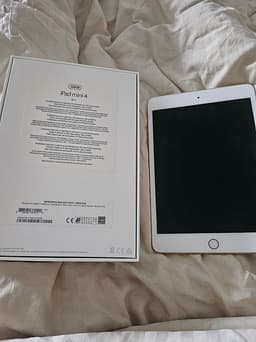 Ipad mini 4 med tillbehör
