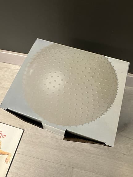 Pärlan pilatesboll 55 cm, pärlemorvit med massagepiggar