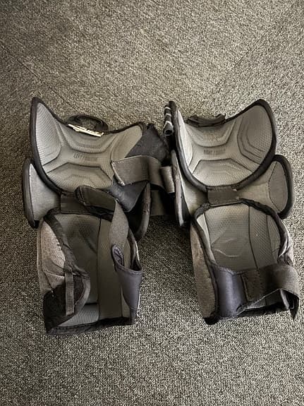 Knäskydd Bauer INT Goalie Målvakt