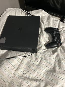 Sony Playstation 4 spelkonsol svart med handkontroll