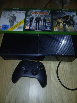 Xbox One med kontroller och 4 spel