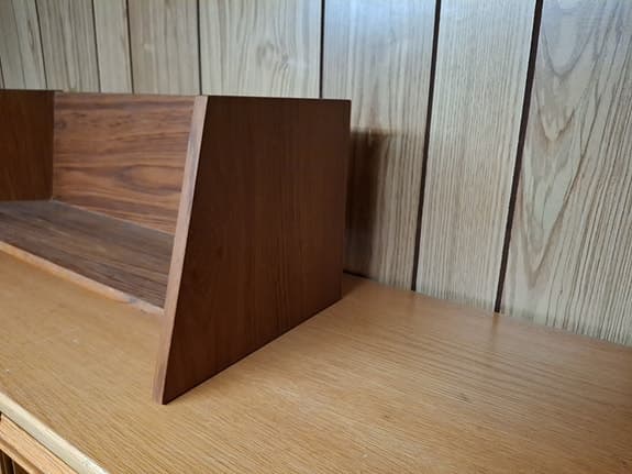 Teak hylla i faner