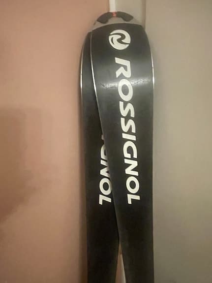 Rossignol alpinskidor med bindningar svart/röd