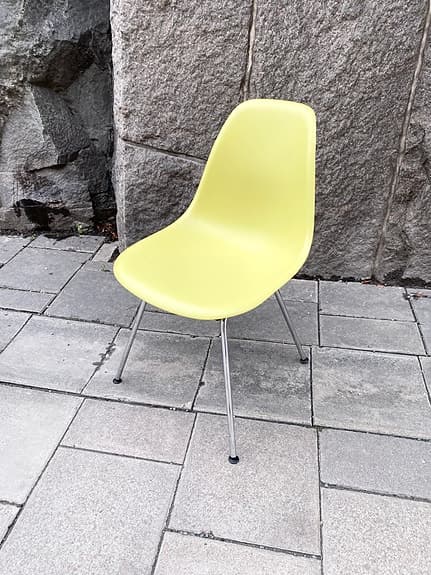 Charles och Ray Eames, "Eames Plastic Chair", Vitra, etikettmärkt Mustard