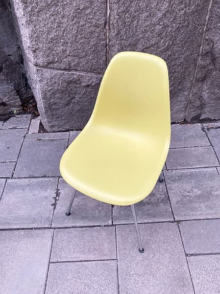 Charles och Ray Eames, "Eames Plastic Chair", Vitra, etikettmärkt Mustard