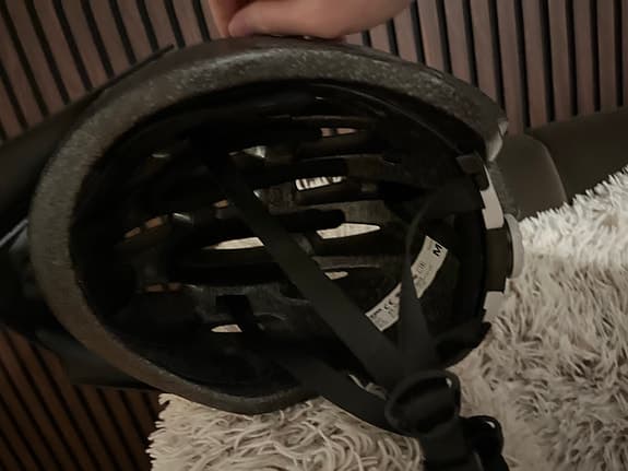 Svart hjälm från Biltema