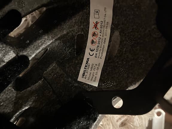 Svart hjälm från Biltema