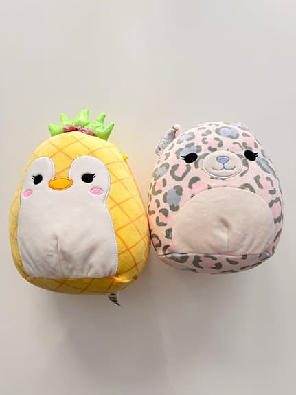 Squishmallows gosedjur ananas och leopardmönstrad