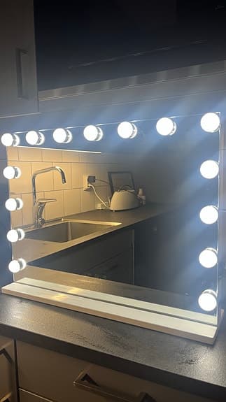 Sminkspegel med belysning