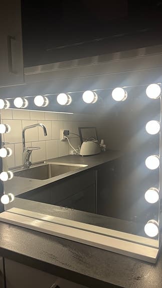 Sminkspegel med belysning