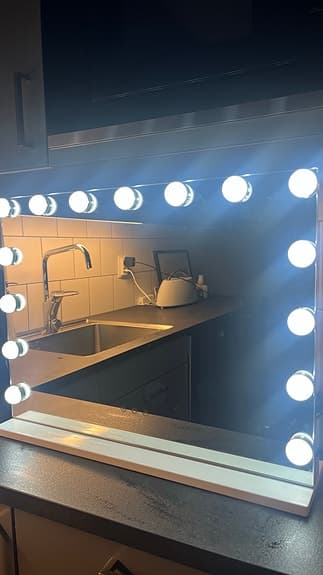 Sminkspegel med belysning