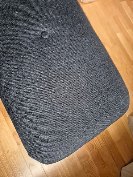 Jysk bänk med tygsits och trähylla svart