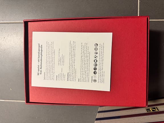 Oanvänt NE-spelet sällskapsspel frågespel