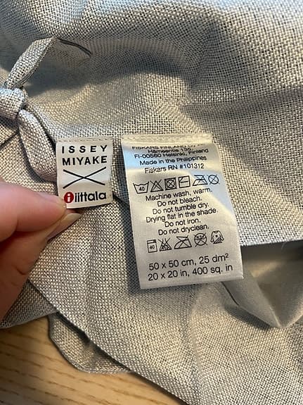 Iittala Issey Miyake kuddfodral 50x50 cm ljusgrå textil