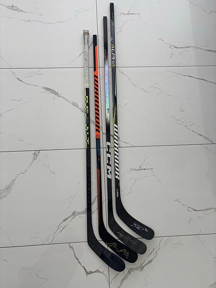 Signerade ishockeyklubbor!