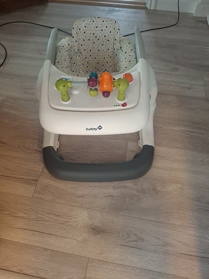 3 i 1 Gåstol. Nypris 1400.