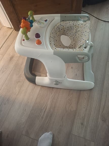3 i 1 Gåstol. Nypris 1400.