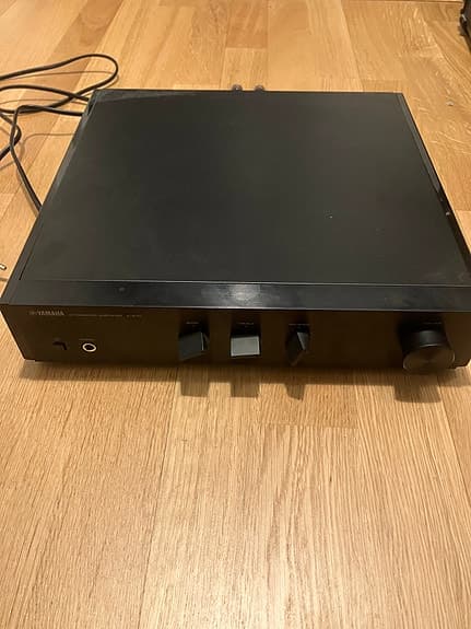 Yamaha A-670 förstärkare svart
