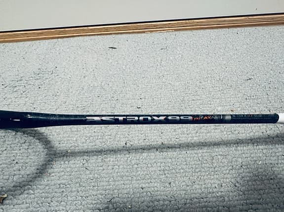 Nyskick Yonex Astrox 99 Play 3:e generation badmintonracket