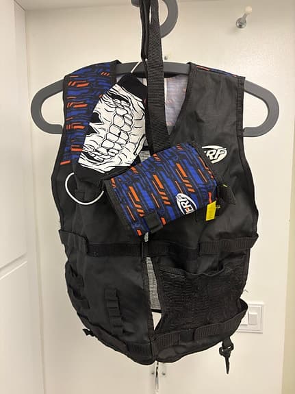 NERF - två taktiska västar för tillbehör
